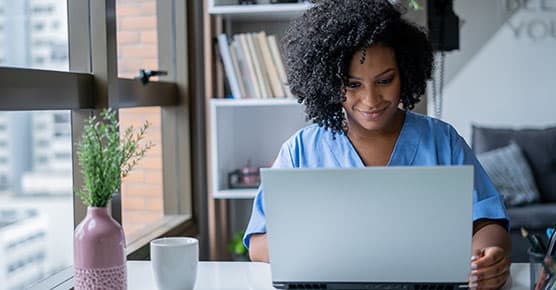 Image of woman on her laptop about to donate